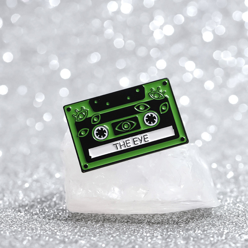Épingles en émail de cassette  - Vintage Fashion Archive avis et prix